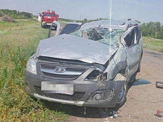 В Волгоградской области водитель «Лады» отвлекся на телефон и погиб