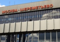 В столичном аэропорту "Шереметьево" второй день подряд возникают очереди на регистрацию пассажиров на рейсы