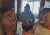 В Красноярске инспекторы по делам несовершеннолетних и специалисты "Центра социальной помощи семье и детям "Доверие" посетили семьи, попавшие в трудную жизненную ситуацию