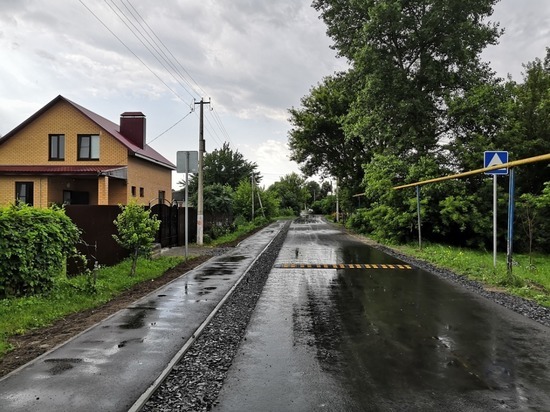 В поселке Томаровка Белгородской области за 70 млн рублей отремонтировали 11 километров дорог