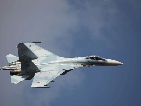 Истребители РФ поднялись из-за самолетов ВВС США над Черным морем