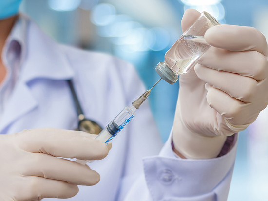 В Смоленской области оба компонента вакцины от коронавируса получили 98 284 человека
