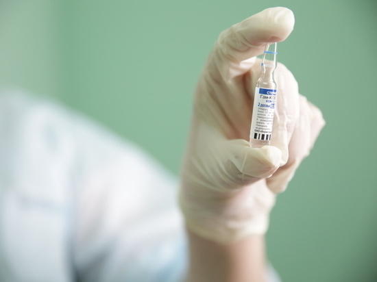 Восемь тысяч петербуржцев за сутки получили первый укол вакцины от коронавируса