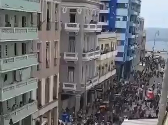 На Кубе протестующие требуют завершить строительство коммунизма