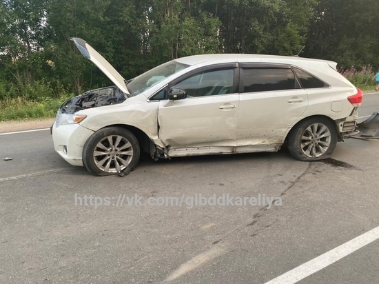 На трассе в Карелии у Renault взорвалось колесо
