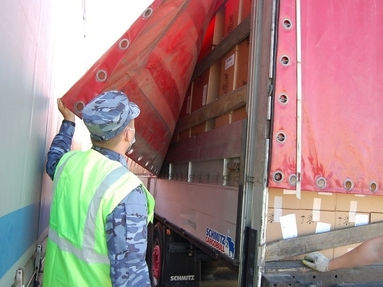 700 тысяч пачек сигарет, перевозимых под видом печенья, задержала Смоленская таможня