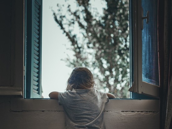 В Донецке с 9 этажа дома выпал ребенок