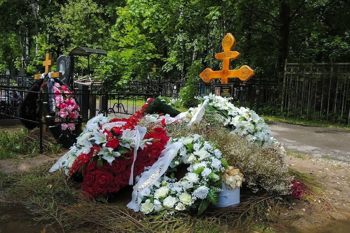 Похоронен форум. Кладбище в России. Место на кладбище.