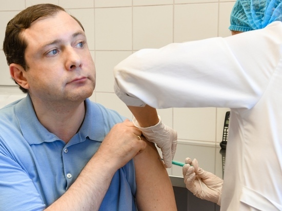 Алексей Островский ревакцинировался от COVID-19 вакциной «Спутник V»