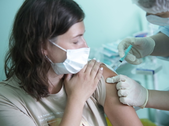 В Петербурге сравнили отказ от вакцинации с русской рулеткой
