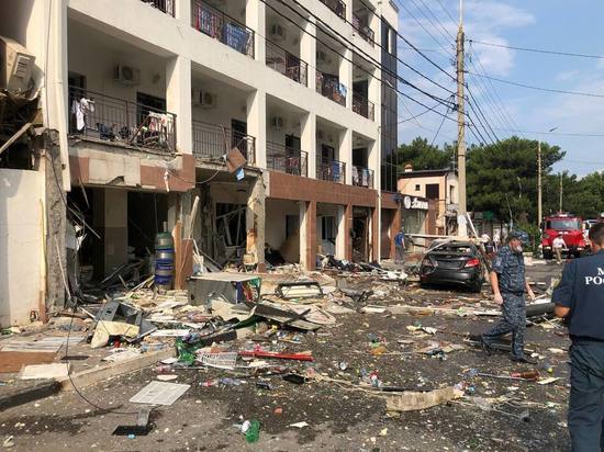 В Геленджике при взрыве в районе гостиницы «Азария» один человек погиб и пятеро пострадали