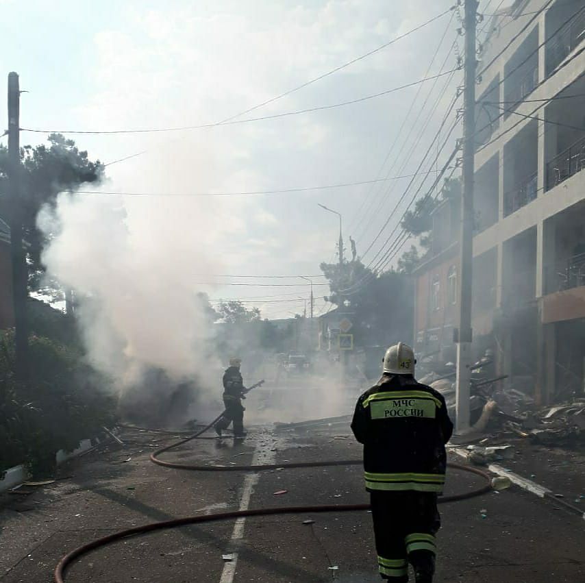 Первые минуты после взрыва газа в Геленджике: страшные кадры