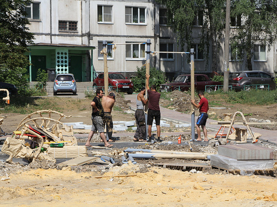 В Туле обустраивают новый сквер на улице Кирова
