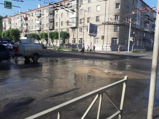 Из-за аварии на водопроводе в центре Рязани изменилась схема движения автобусов