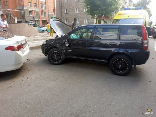 Беременная девушка пострадала в тройном ДТП в центре Новосибирска