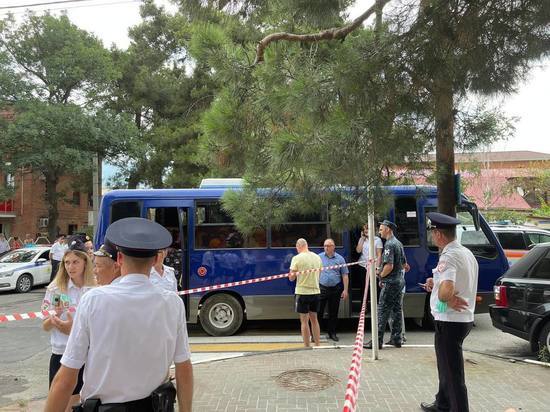 В Геленджике после страшного взрыва организовали вывоз всех туристов из гостиницы