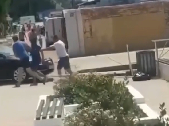 В Севастополе трое мужчин выкрали с пляжа не того отдыхающего