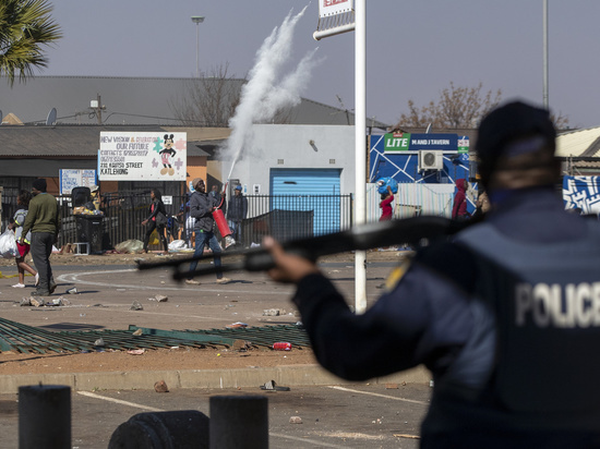 Названа причина кровавых беспорядков и мародерства в ЮАР