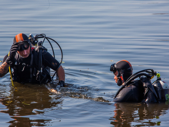 В Сафоновском районе спасатели подняли тело утонувшего