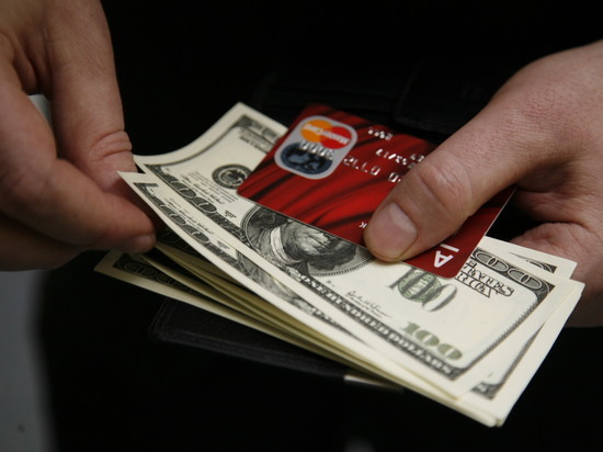 Озвучен прогноз о падении доллара до 70,5 руб