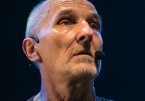 Супруга российского 70-летнего музыканта Петра Мамонова, который уже 13 суток находится в реанимации Коммунарки на ИВЛ из-за тяжелого течения коронавируса, вечером в понедельник снова вышла на связь с поклонниками