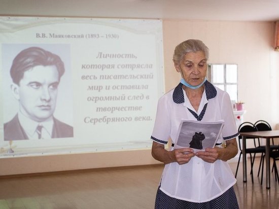 В Астрахани почтили память Владимира Маяковского