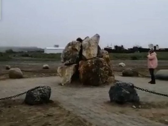 Прокуратура занялась странным арт-объектом на Колыме