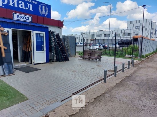 В Челнах снесли ритуальный магазин, построенный нелегально на территории больницы