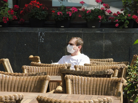 Москвичам разрешат ходить в рестораны по татуировкам с QR-кодом