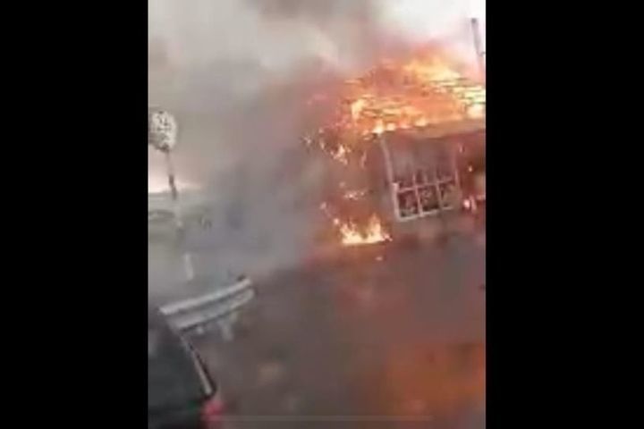 Пожар в омске на маркса. Пожар на Волгоградской Омск.