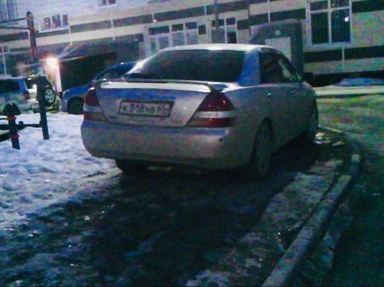 Сахалинец заплатил за незаконную парковку 56 тысяч рублей