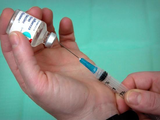 Врач Чурадзе рассказал о максимальном перерыве между дозами вакцины