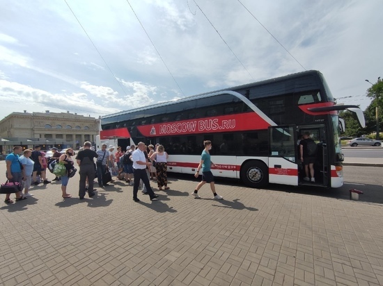 Почти 80 пассажиров на 16 часов застряли в раскаленном автобусе между Петербургом и Москвой