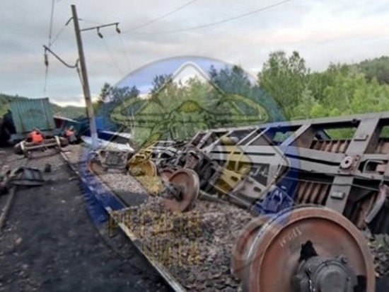 Задержаны 4 поезда, могут остановить еще 2 из-за схода вагонов в Забайкалье