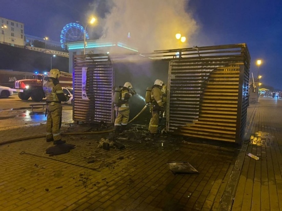 На набережной Ижевска ночью сгорел пункт проката электромобилей