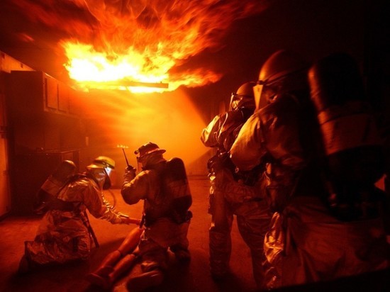 Частный дом потушили пожарные на севере Сахалина