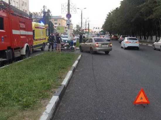 Два молодых водителя не смогли разъехаться на дороге в Твери
