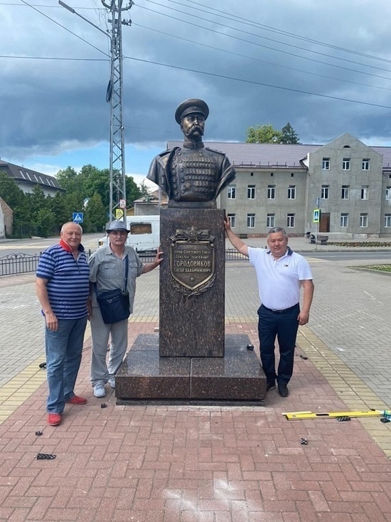 К памятнику Басану Городовикову в Краснознаменске отвезут горсть родной земли