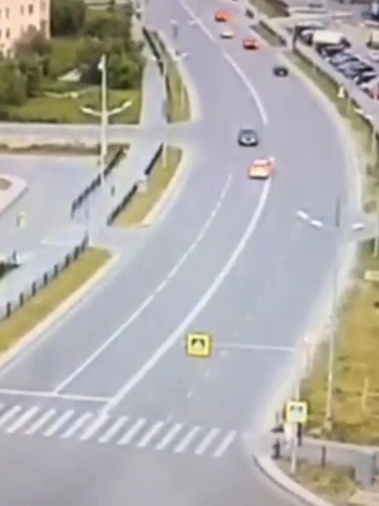 Двух полос мало: поездка водителя по «встречке» попала на видео в Новом Уренгое