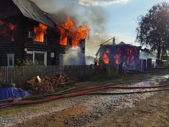В Ижевске сгорели 2 четырехэтажных барака