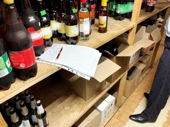 Нелегальный алкоголь изъяли из великолукских магазинов
