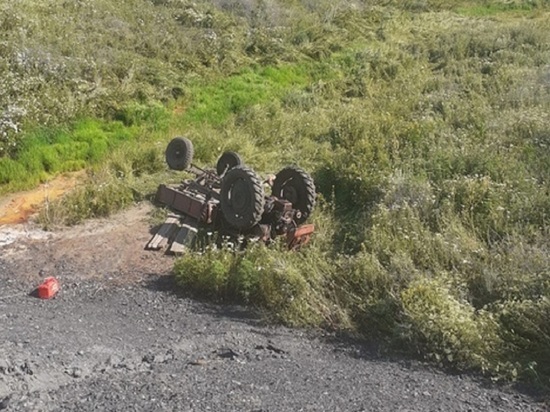 Житель Ровеньков погиб, перевернувшись на тракторе