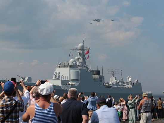 Из-за парада ВМФ в Кронштадт будут пускать только по пропускам
