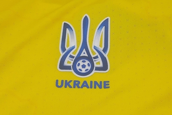Футболистов украинских клубов обяжут играть в форме с лозунгом "Слава Украине!"