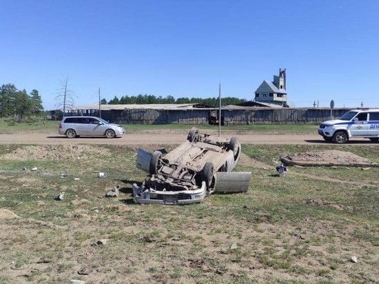 В Якутии пьяный водитель перевернул машину с тремя пассажирами