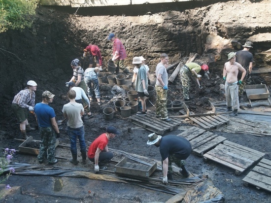 Археологи обнаружили древнюю находку на раскопках в Старой Руссе