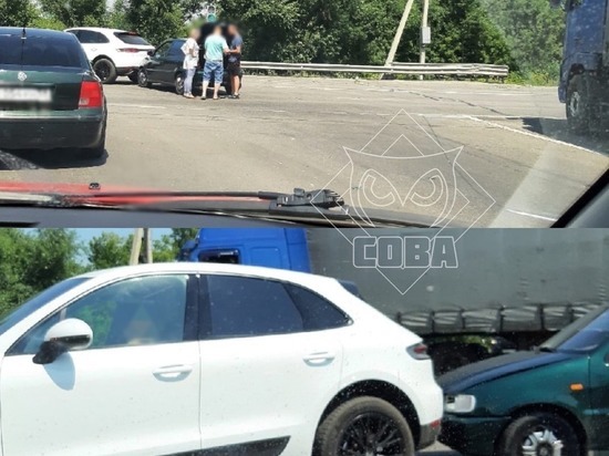 Столкнувшиеся в Арбеково две легковушки затруднили выезд из города