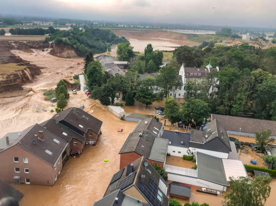 Число погибших в результате наводнений в ФРГ достигло 143 человек