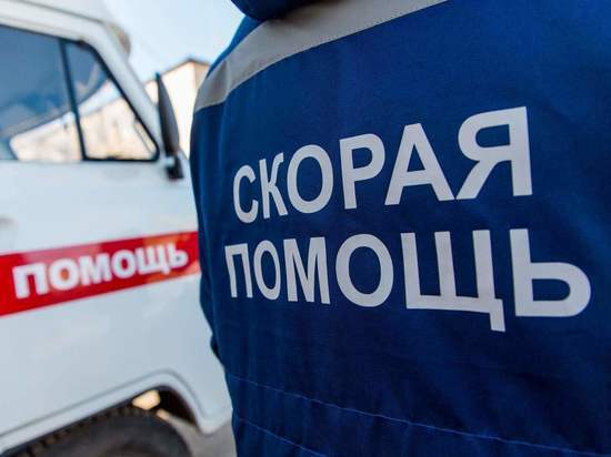 Под Волгоградом водитель ВАЗа пострадал в столкновении с Mercedes
