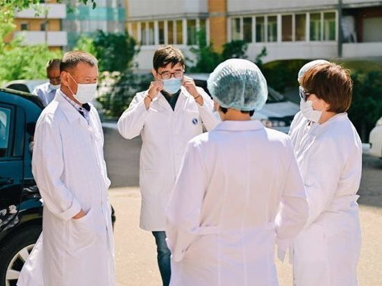 Калмыцких врачей за помощь поблагодарили бурятские коллеги